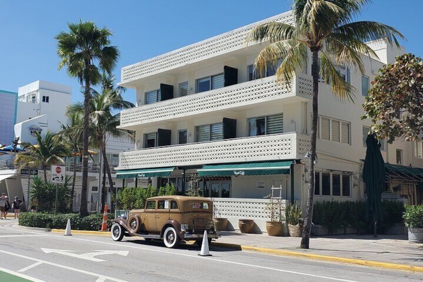 Best of South Beach Walking Tour: Top Sights & Hidden Gems