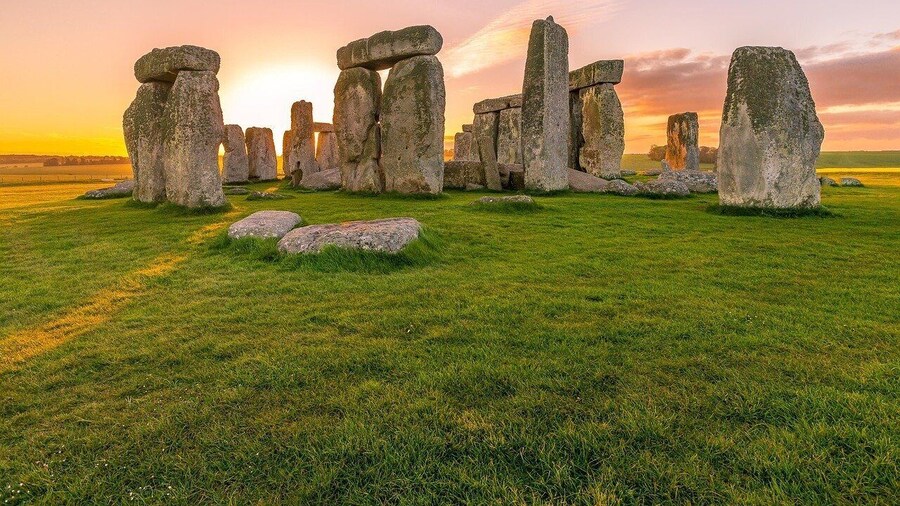 From Brighton: Stonehenge and Bath Full-Day Trip