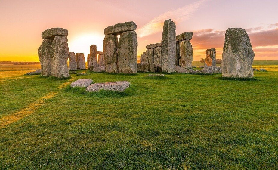 From Brighton: Stonehenge and Bath Full-Day Trip