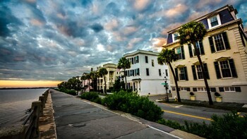 Small-Group Beautiful Charleston Walking Tour