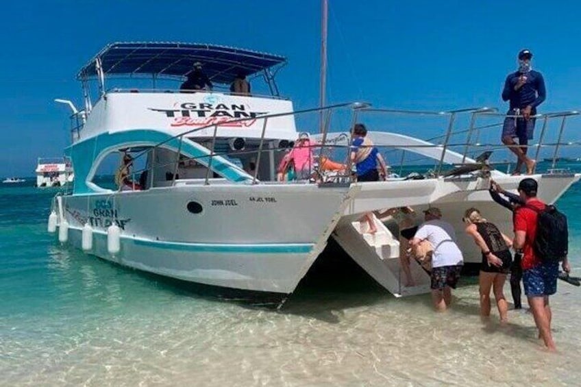 Punta Cana Boat Tour with Drinks and Transportation Included