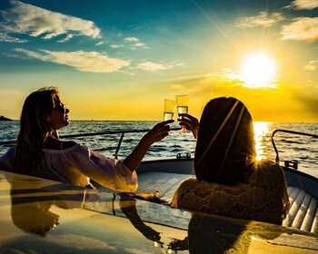 La Spezia: tour en barco al atardecer con aperitivo y aperitivos