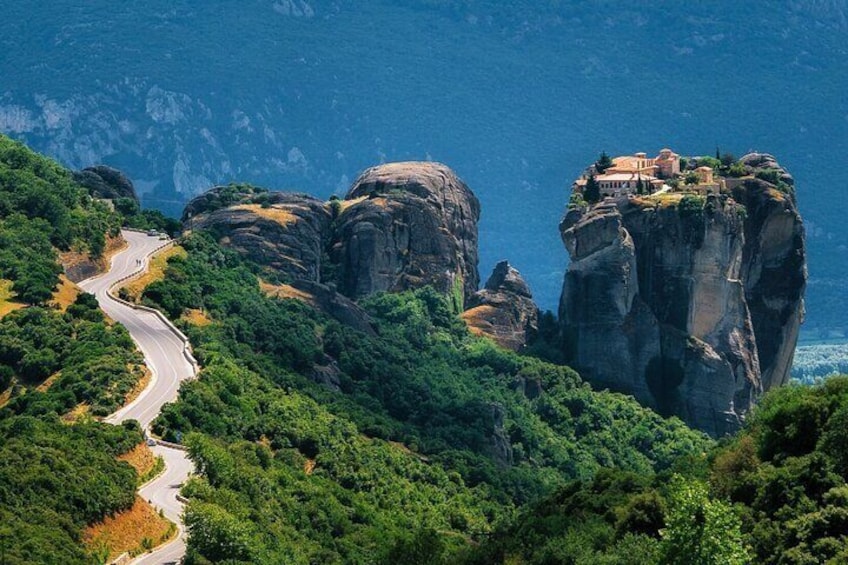  Athens to Meteora Full-Day Bus Tour with Greek Lunch