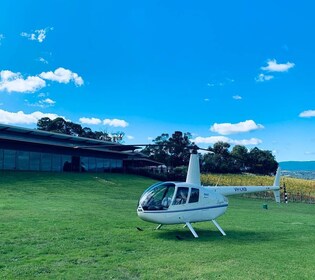 Melbourne: Privat frokost på vingård i Yarra Valley med helikopter