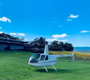 Melbourne: Privat lunsj på vingård i Yarra Valley med helikopter