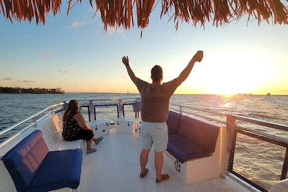 Crociera al tramonto con i delfini e vista sul faro di Sanibel