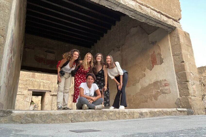 5 Hours Private and Guided Tour to Pompeii and Herculaneum with Archaeologist