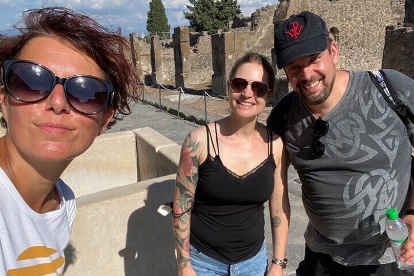 5 Hours Private and Guided Tour to Pompeii and Herculaneum with Archaeologist