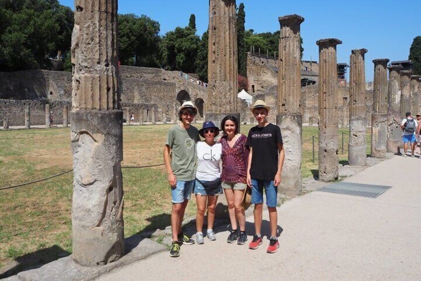 5 Hours Private and Guided Tour to Pompeii and Herculaneum with Archaeologist
