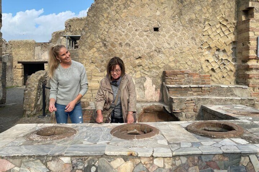 5 Hours Private and Guided Tour to Pompeii and Herculaneum with Archaeologist