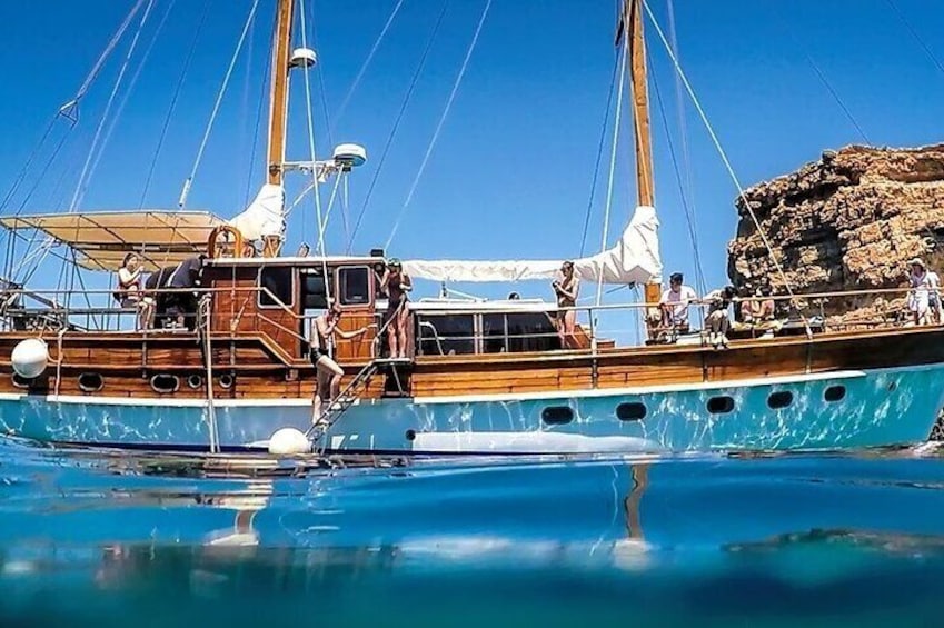 Malta: Comino Cruise and Gozo Jeep Safari Tour