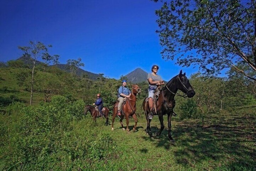 Half Day Tour and Horseback Riding to La Fortuna Waterfall