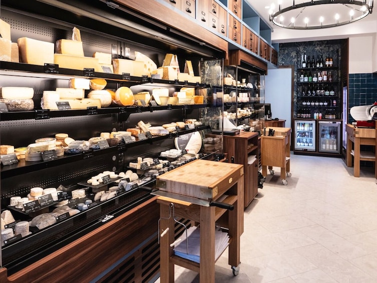 Gourmet Food Tour in the Heart of Paris