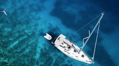 Palawan: Private Sailing Yacht Cruise in El Nido with Lunch