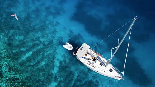 Palawan: Private Sailing Yacht Cruise in El Nido with Lunch