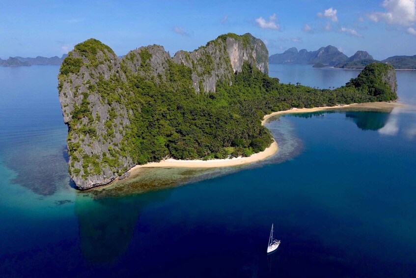 Picture 1 for Activity Palawan: Private Sailing Yacht Cruise in El Nido with Lunch