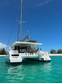 Îles Turques et Caïques : Croisière catamaran privée