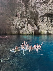 Vlore: tour privado en lancha rápida al parque marino Sazan-Karaburun