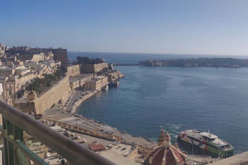 Stunning views of the Valletta Harbour from the Upper Barrakka Gardens