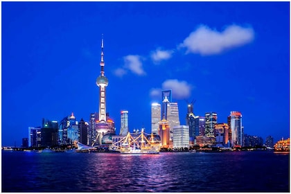 Shanghai: Night River Cruise Tour with Xinjiang Style Dining