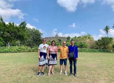 Depuis Yogyakarta : Excursion d'une journée aux temples de Borobudur et Pra...