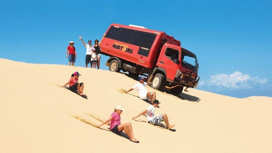 Port Stephens: Birubi Beach 4WD Tour with Sandboarding