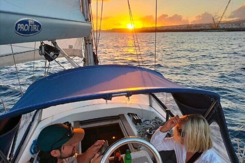 2.5h Sunset Navigation with Azorean appetizers and Wine