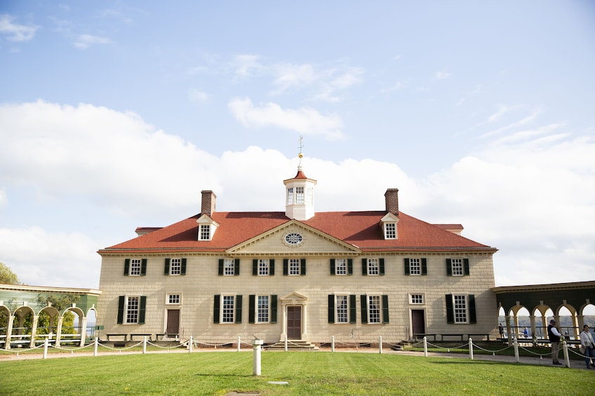 Mt Vernon Day Trip with VIP River Cruise and Lunch