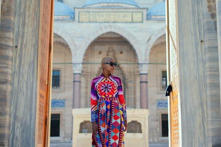 Photographer in the most picturesque spots of Istanbul