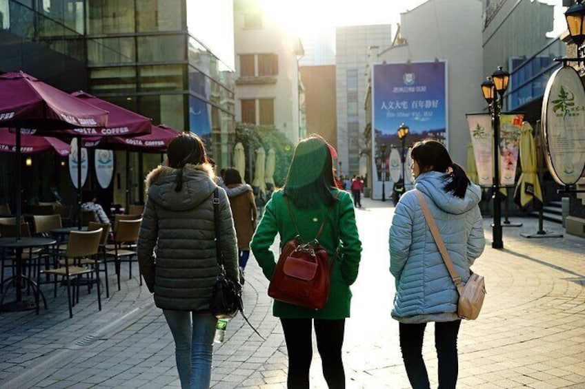 Private Custom Walking Tour in Shanghai with a Local Guide