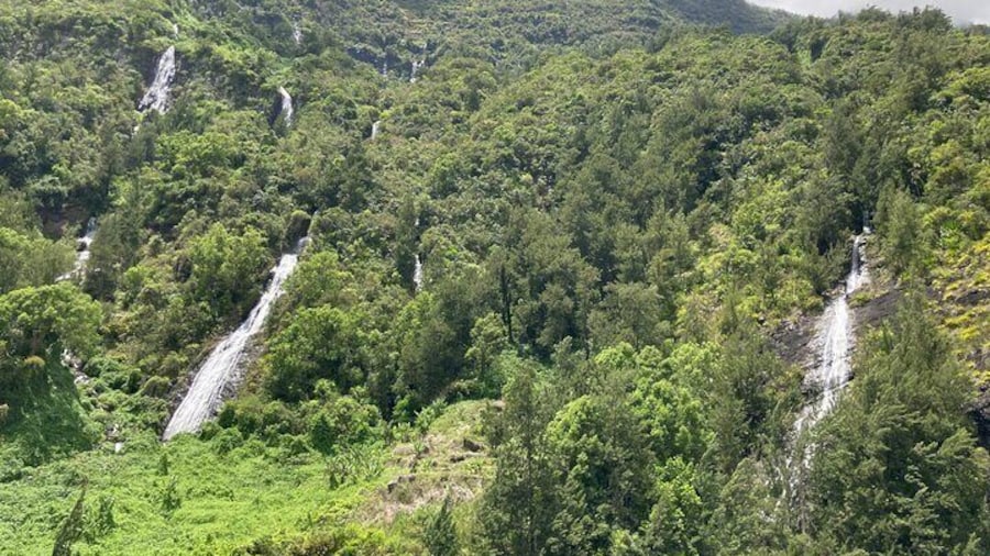 Salazie lined with superb waterfalls including the veil of the Bride