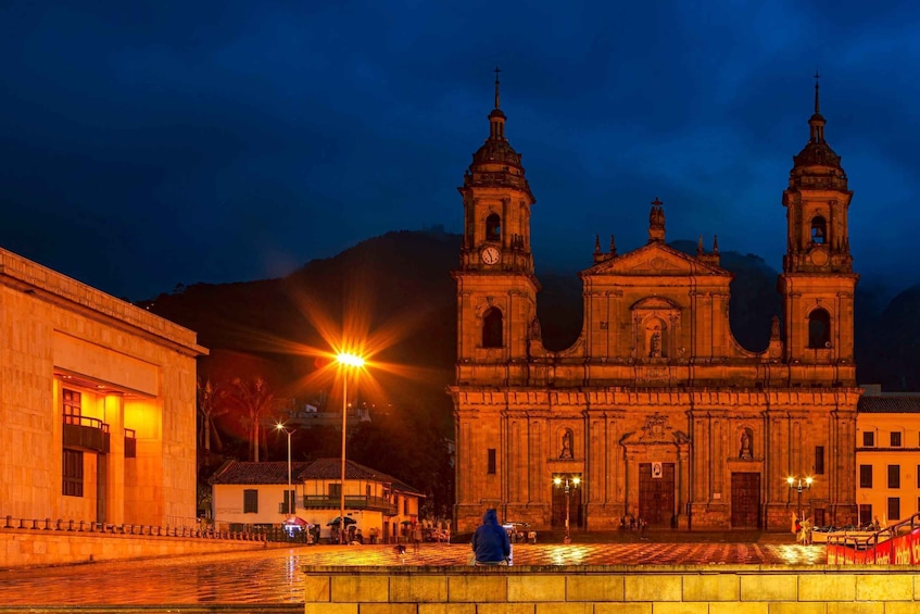 Picture 3 for Activity Bogotá: Private Guided Night Tour With Drink