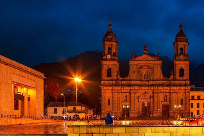 Picture 3 for Activity Bogotá: Private Guided Night Tour With Drink