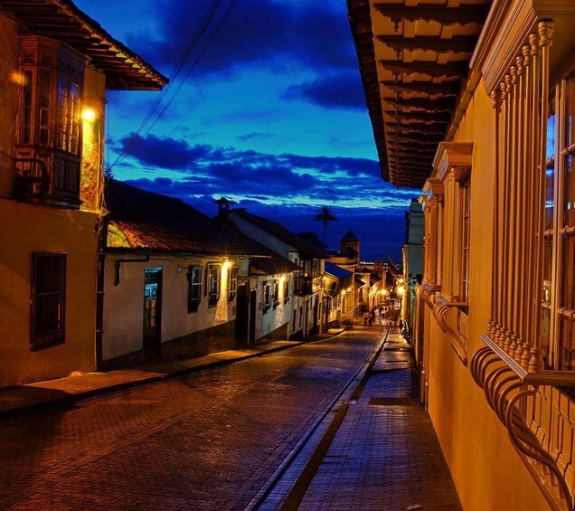 Picture 4 for Activity Bogotá: Private Guided Night Tour With Drink