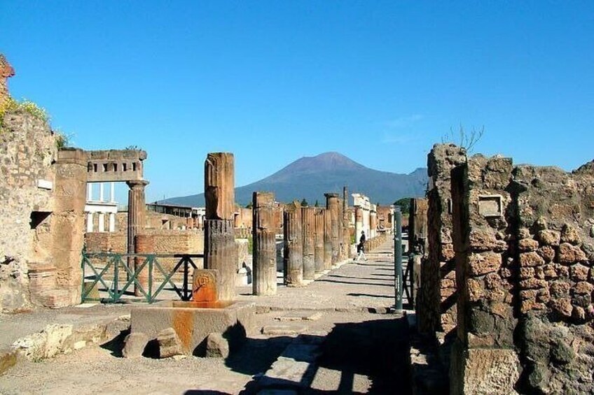 Pompeii-Amalfi Coast Combined Tour with Lunch