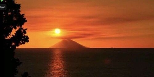 トロペア：夕暮れのコスタ・デッリ・デイ遊覧船ツアー（スイミング付