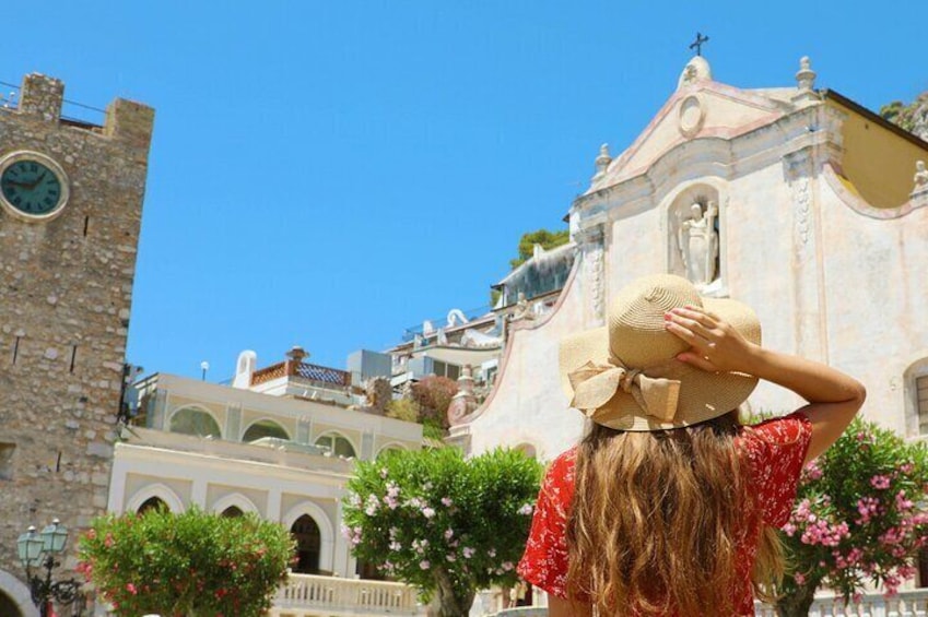 Photo Tour with Professional Private and Guided in Taormina