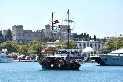 Rodos:1 tunnin kiertoajelu 18. vuosisadan veneellä