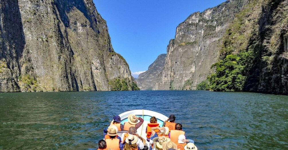 From San Cristobal: Sumidero Canyon & Chiapa de Corzo Tour