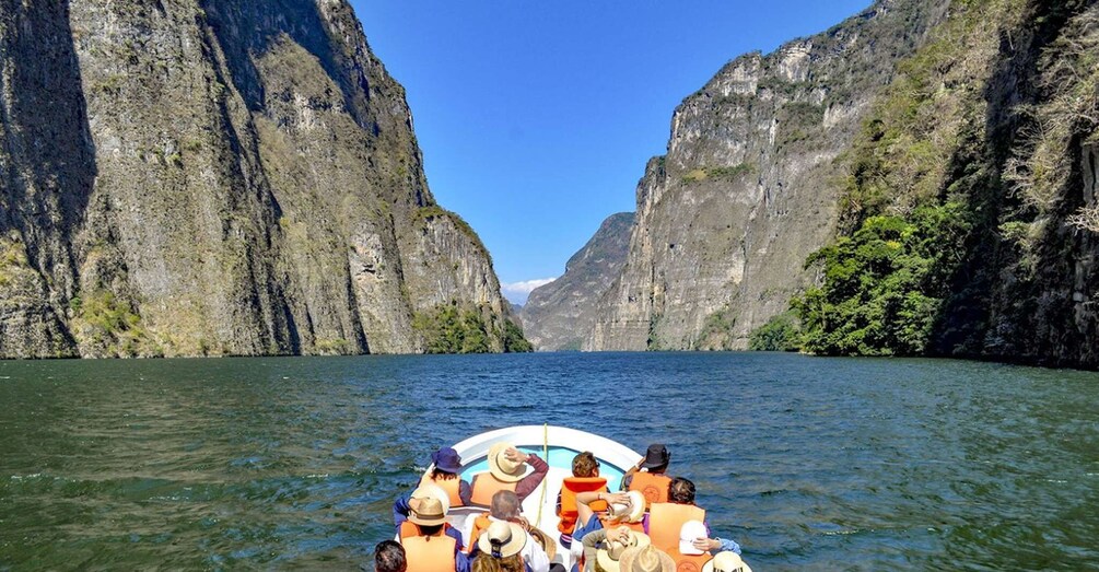 From San Cristobal: Sumidero Canyon & Chiapa de Corzo Tour