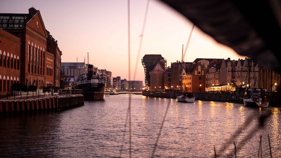 Gdańsk: Scenic Sunset Cruise with Glass of Prosecco
