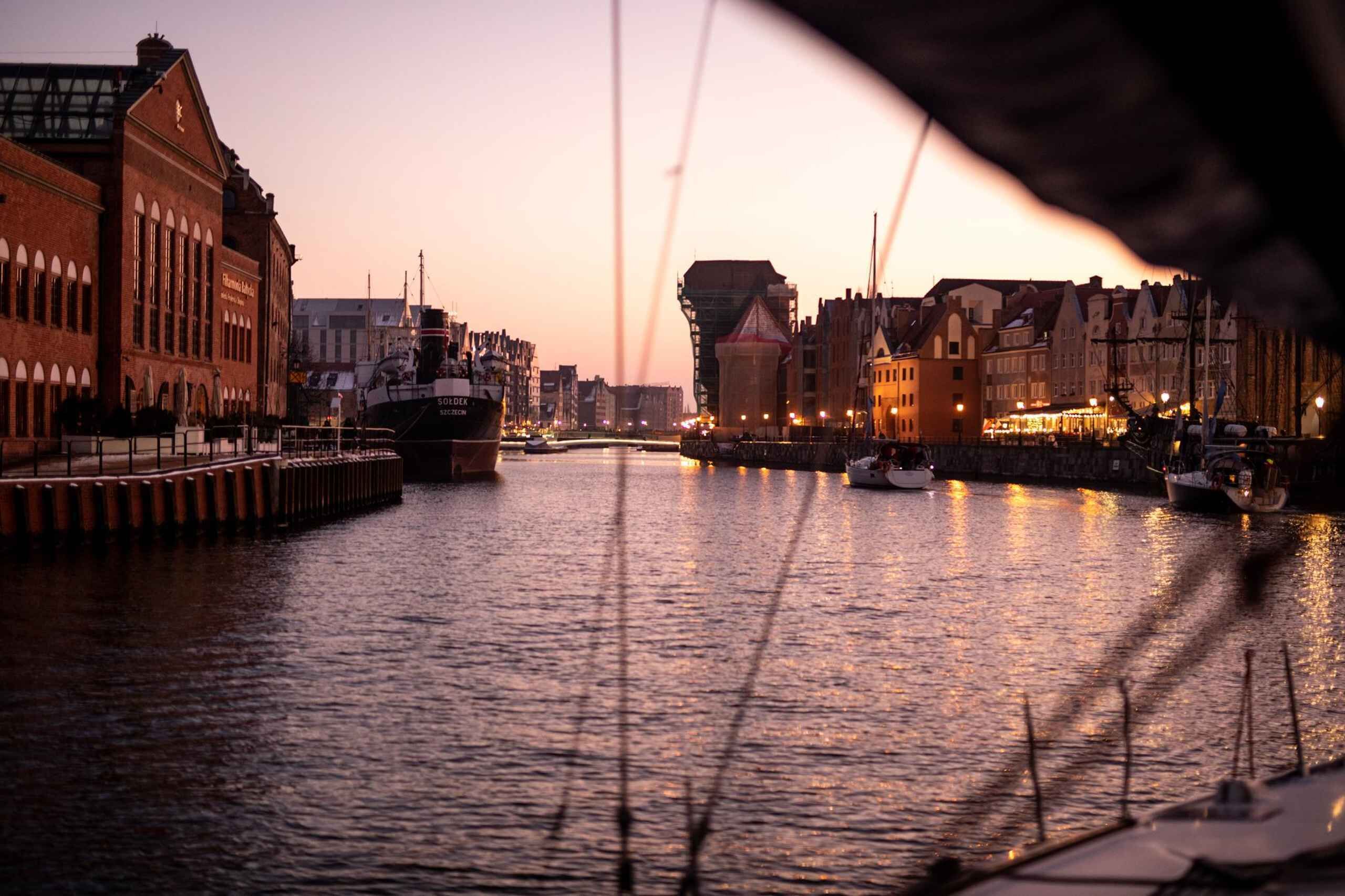 Gdańsk: Scenic Sunset Cruise with Welcome Drink