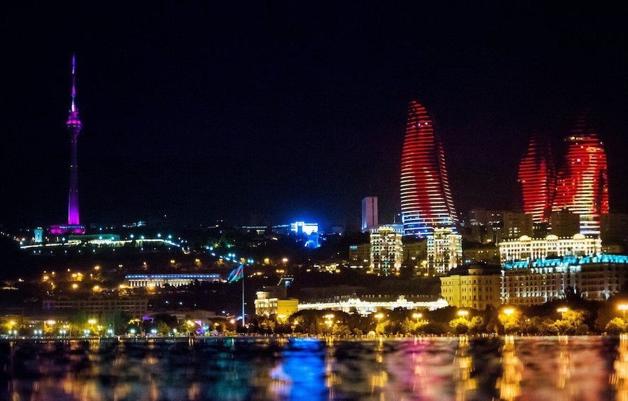 Baku: Private Evening Sightseeing Tour with Hotel Pickup