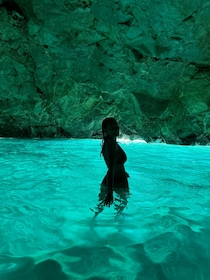 From Vlore: Grama Bay Caves & Beaches Speedboat Guided Tour