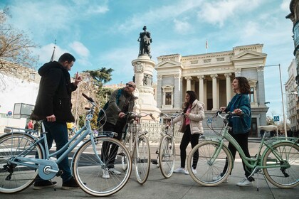 Madrid: Guidet historisk vintage-sykkeltur med tapas