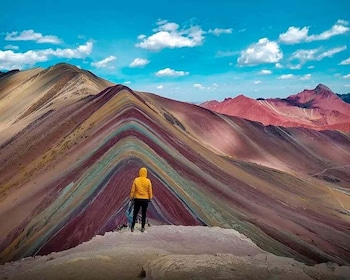 Yhden päivän retki Rainbow-vuorelle ja Red Valleyyn (valinnainen).