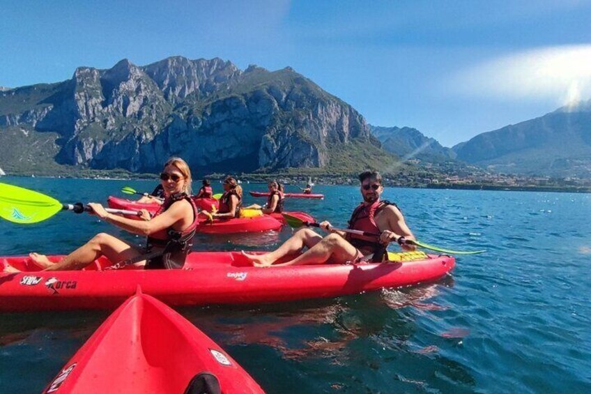 Kayak on Lake Como: stunning landscapes & Aperitif