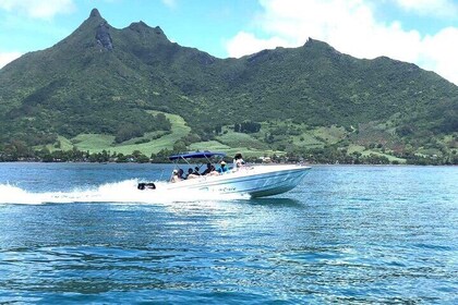 Mauritius : Ile Aux Cerfs Speed Boat Trip with BBQ and drinks