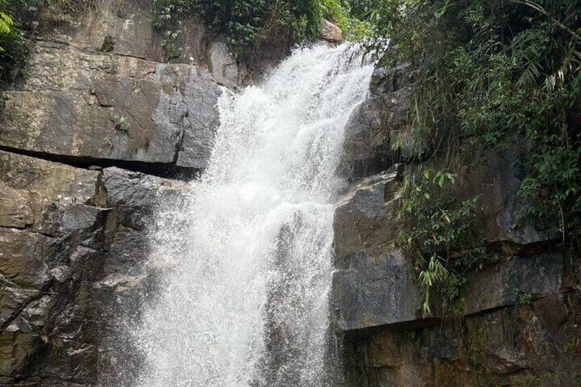 KAMPOT TRAVEL-Pepper farm. Cave.Secret lake-Crab market & Salt...