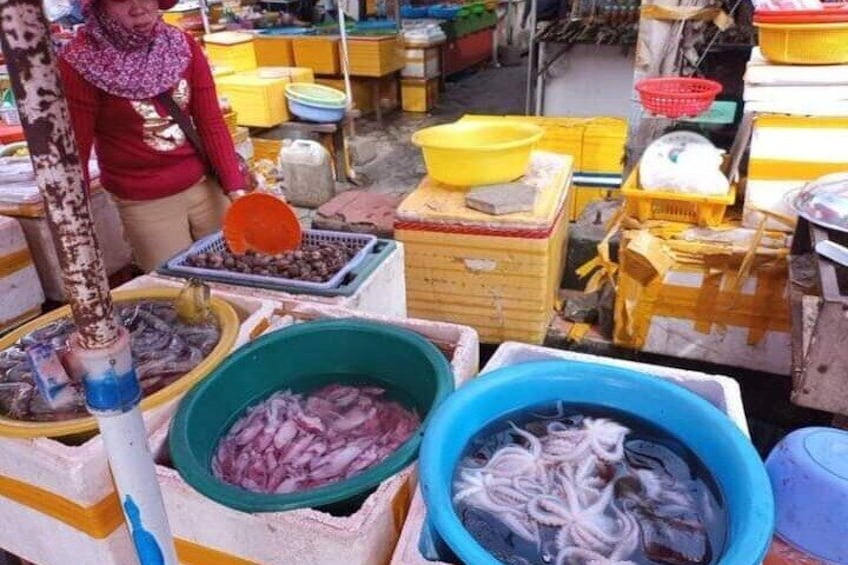 KAMPOT TRIPS - Country side tours & kep. Crab market 